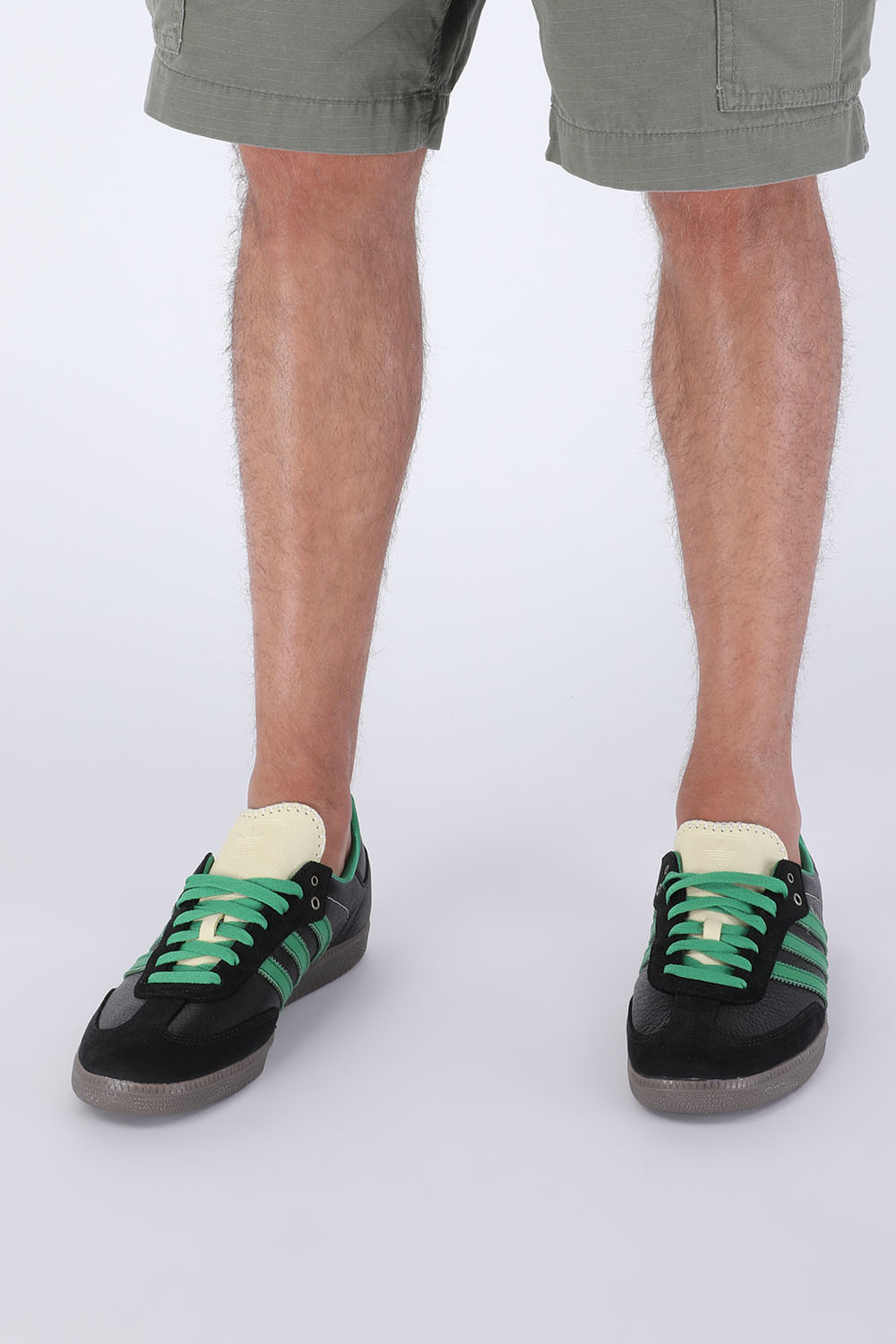 תמונת כל הלוק של Wales Bonner Samba Shoes in Black